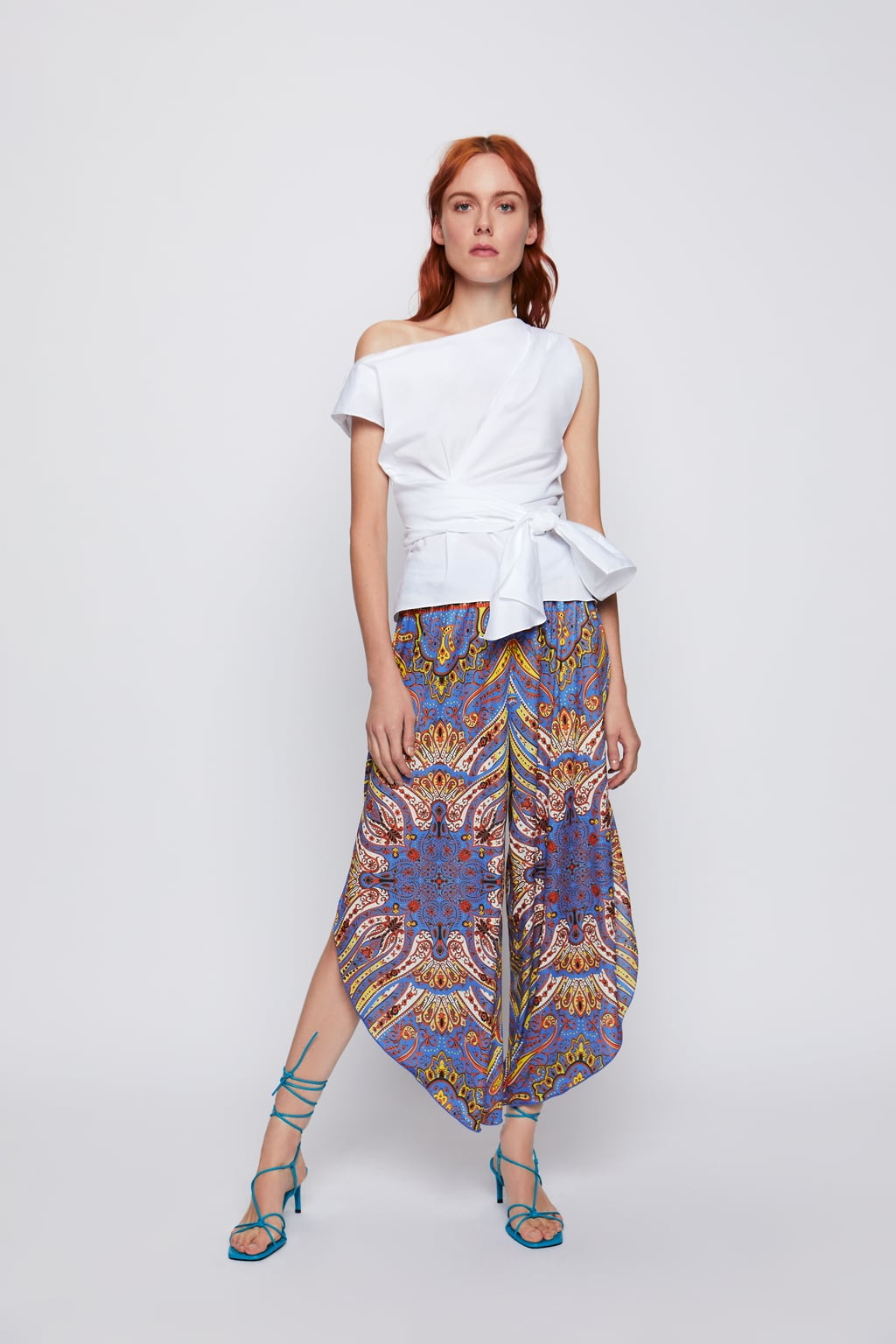 Le pantalon a imprime foulard