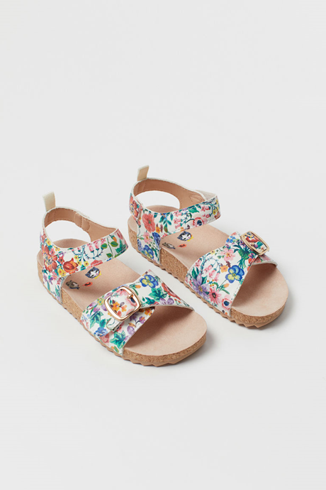 Les sandales à motifs HM