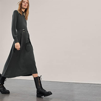 Robe longue, comment l'assortir cet hiver ? 
